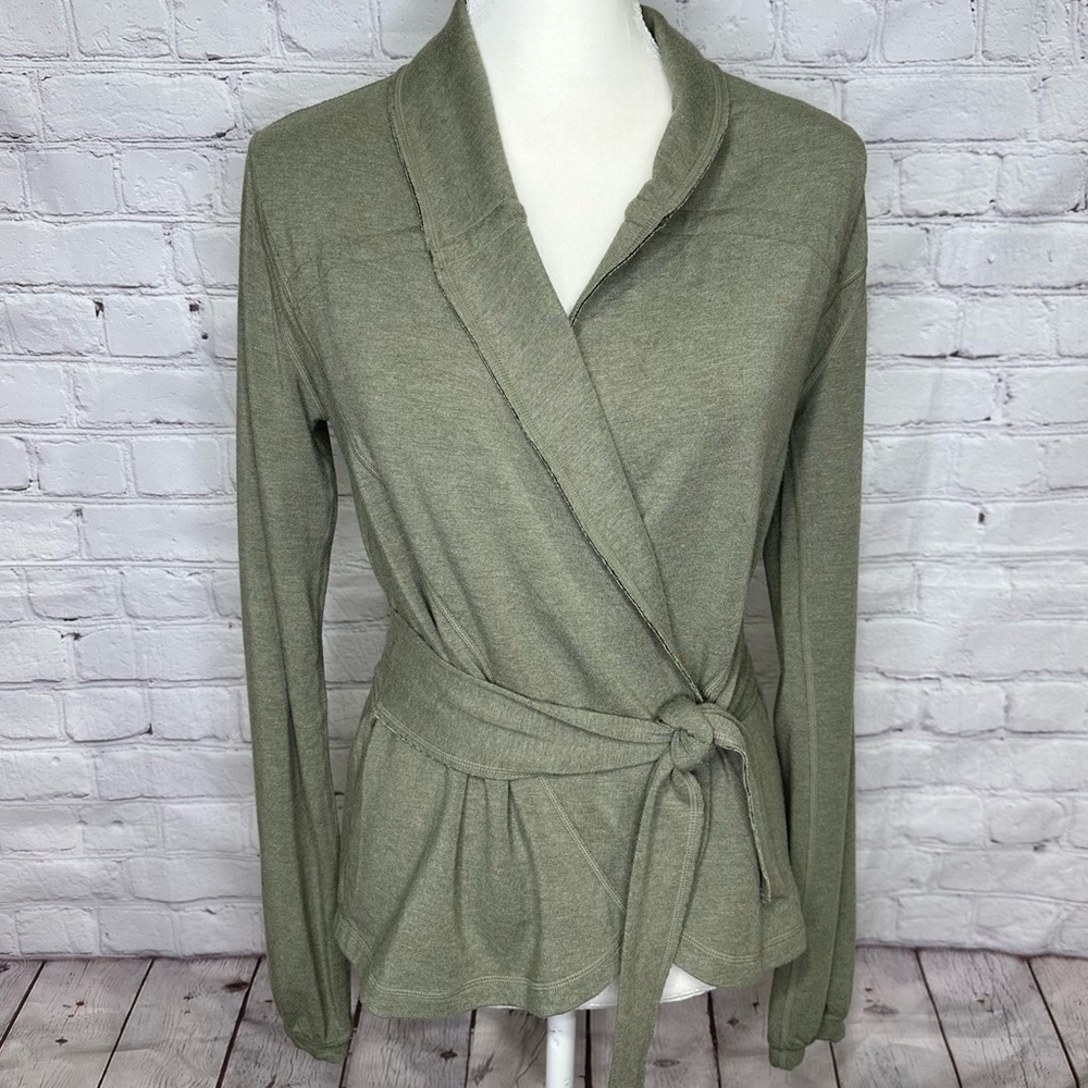 LULULEMON Dance Pulse Wrap Olive
Green - Picture 2 of 14